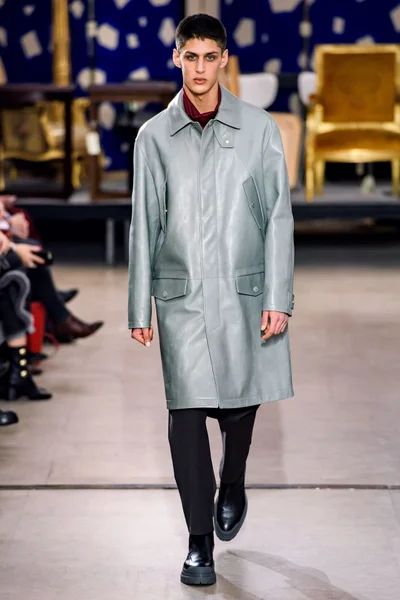 Look 27